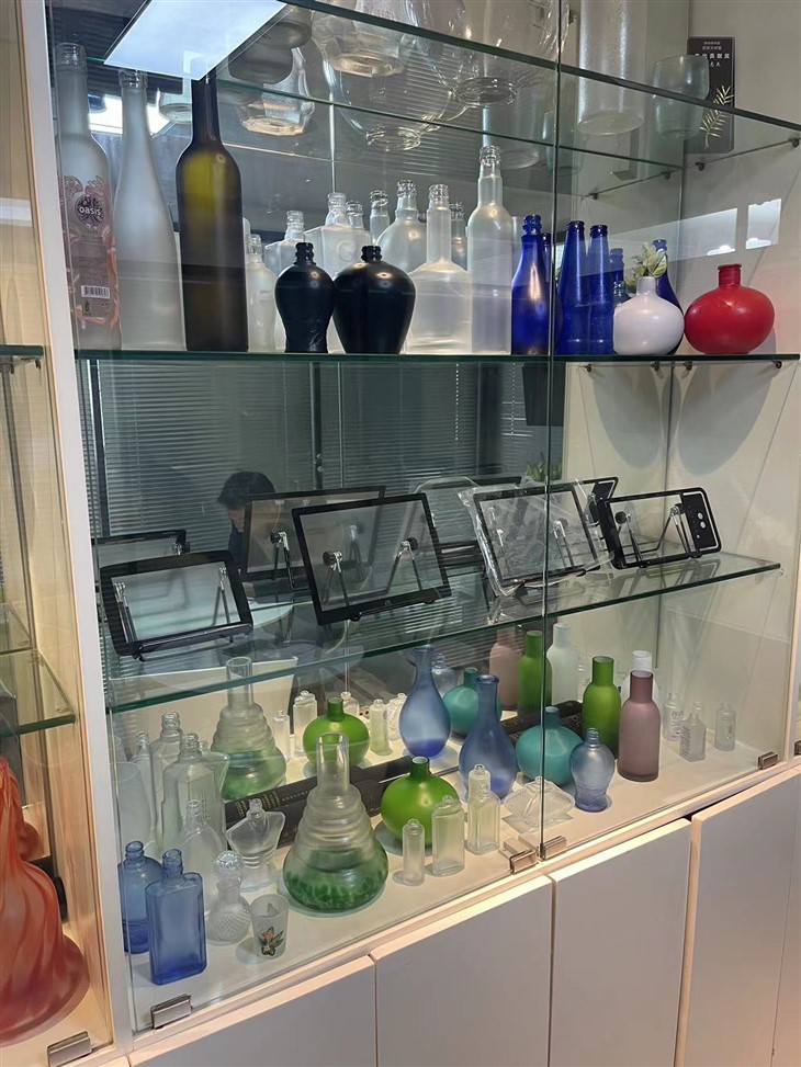 Satin Surface Glass Bottle Cosmetic Bottle Frost Etch Engrave Customize Pattern